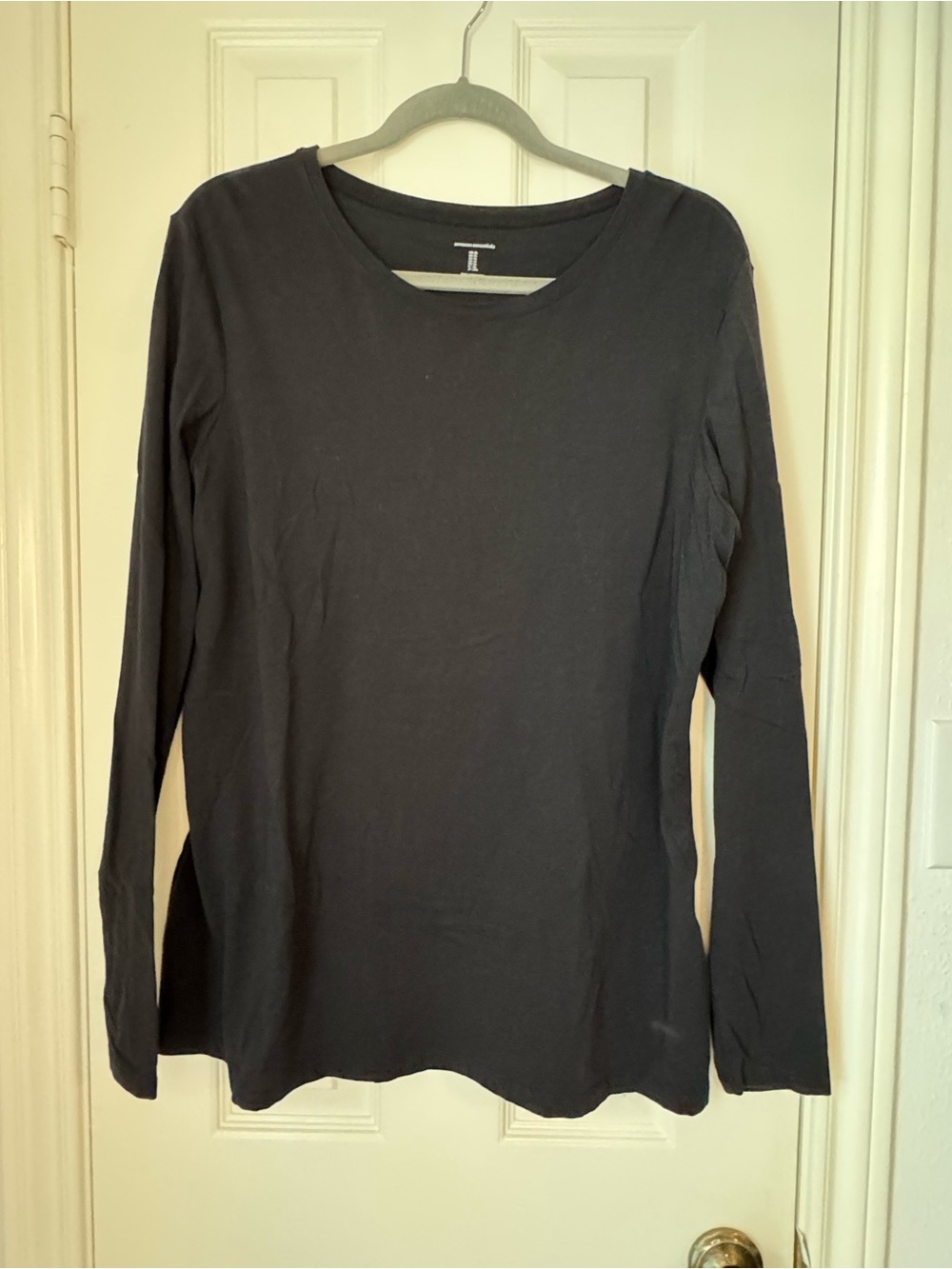 Amazon Essentials Women's Long-Sleeve Crew Neck Top - Black